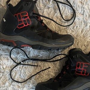 Columbia Hiking Boots - 9M - EUC!